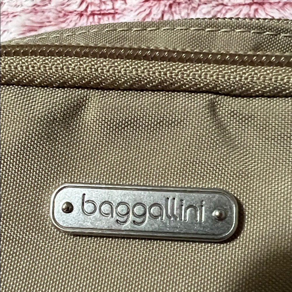 Baggallini Khaki Messenger Bag - Picture 4 of 4